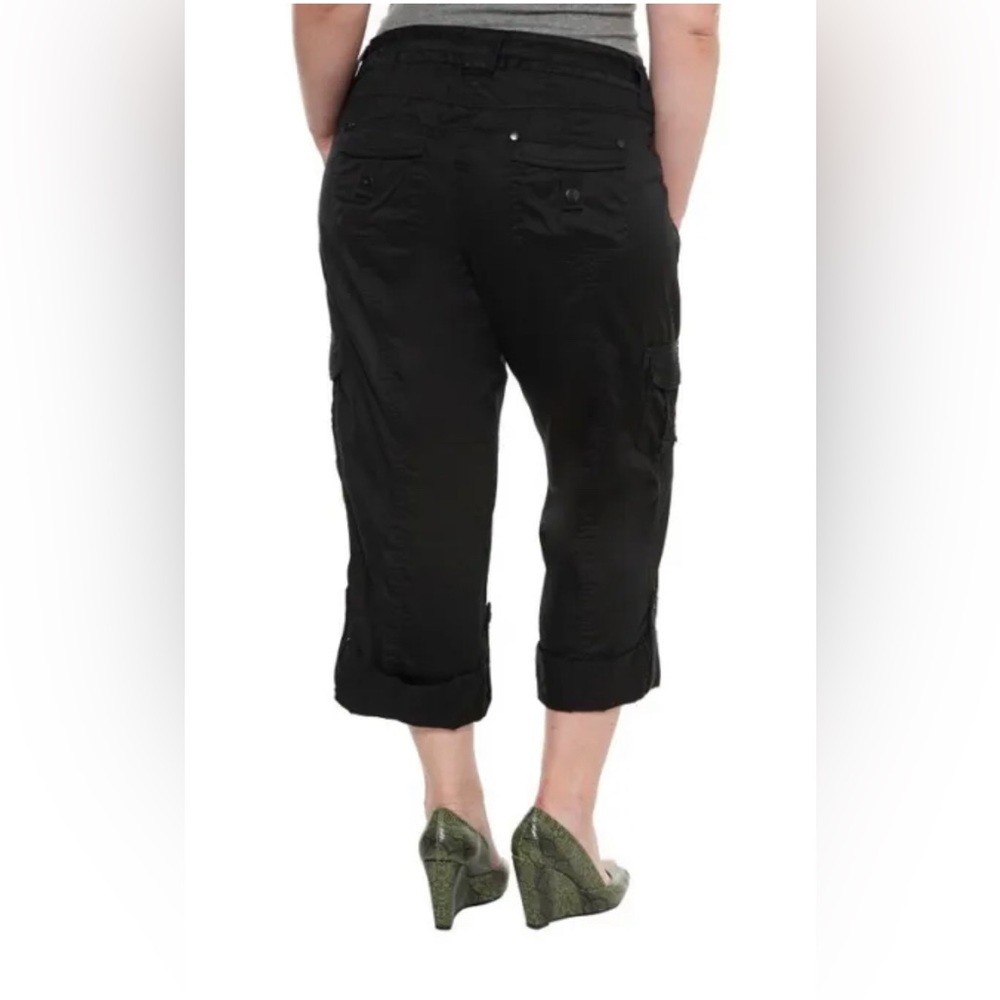 Torrid Black Pants 18 (2X) Cropped Capri Roll Hem Twill Side Cargo